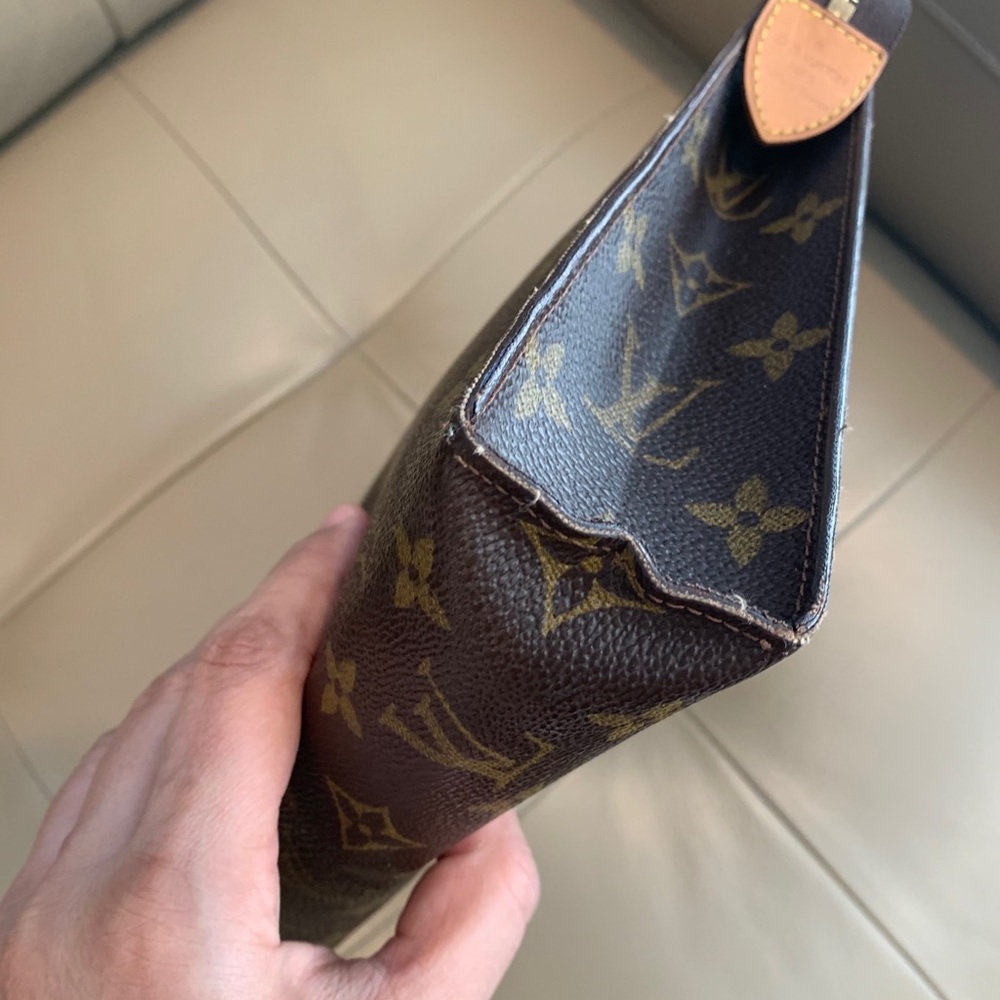 Louis Vuitton vintage Toiletry pouch 26 - Picture 14 of 14